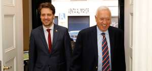 Los ministros de Relaciones Exteriores de Ecuador, Guillaume Long y de Espa&ntilde;a, Manuel Garc&iacute;a-Margallo.