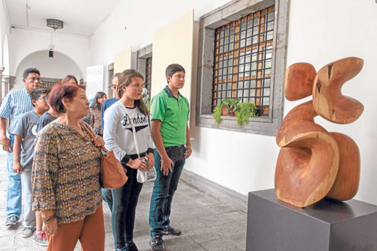 Las esculturas son elaboradas en m&aacute;rmol, piedra, madera y sus dimensiones var&iacute;an entre 50 y 70 cent&iacute;metros de alto.  FOTO:  MIGUEL JIM&Eacute;NEZ / EL TEL&Eacute;GRAFO.