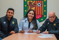 Ischia firmó el contrato con Deportivo Cuenca