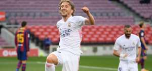 Real Madrid se lleva el cl&aacute;sico espa&ntilde;ol con pol&eacute;mico penal