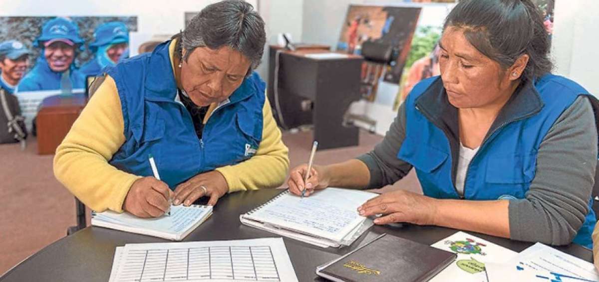 Beneficiarias de los programas de alfabetizaci&oacute;n.