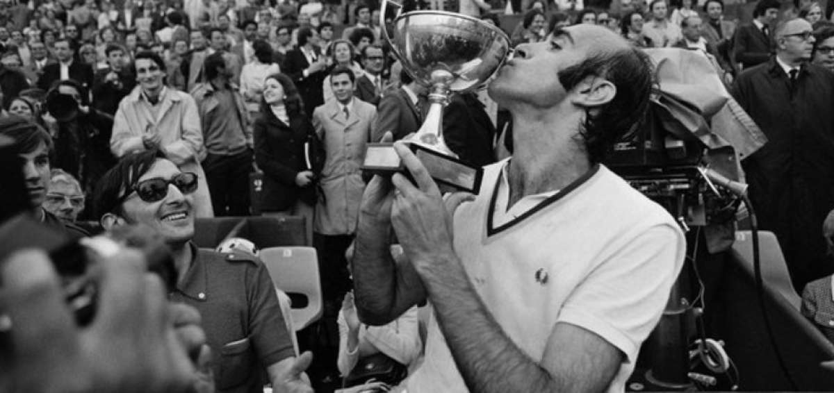 El exjugador ib&eacute;rico gan&oacute; el Roland Garros de 1972, convirti&eacute;ndose en el hombre m&aacute;s veterano en conquistar ese Grand Slam, con 34 a&ntilde;os y 10 meses.
