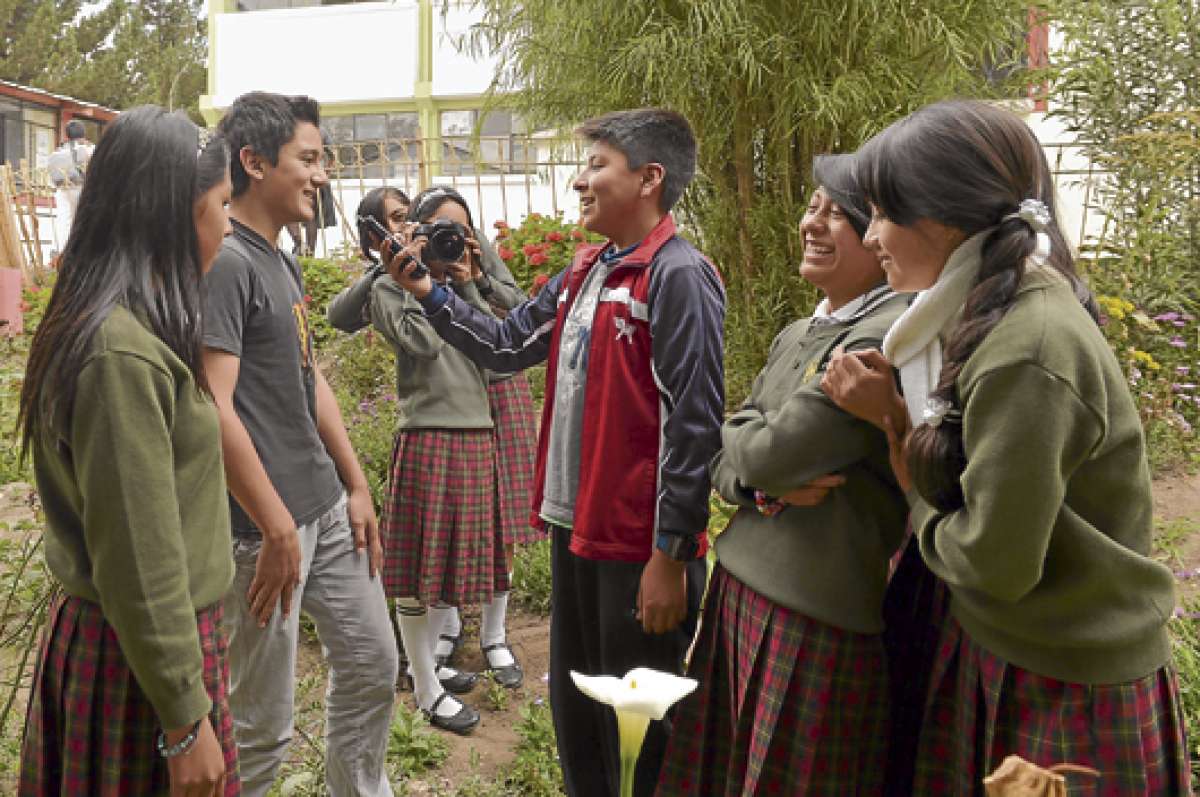 Despu&eacute;s de un mes de haber iniciado clases, los chicos ven con alegr&iacute;a sus ensayos publicados a nivel regional. Foto: Roberto Ch&aacute;vez / El Tel&eacute;grafo