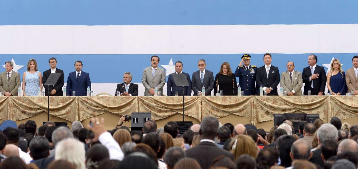 El Primer Mandatario y el presidente de la Asamblea, Jos&eacute; Serrano, estuvieron en la mesa directiva junto al alcalde de la urbe, Jaime Nebot.