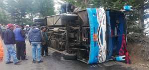 Uno de los accidentes de tr&aacute;nsito fue el volcamiento de un bus en Cotopaxi.