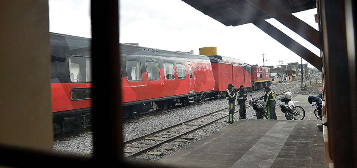 Antes de la partida del autoferro, los funcionarios ofrecen una rese&ntilde;a hist&oacute;rica del tren y de su rehabilitaci&oacute;n que inici&oacute; en 2012.