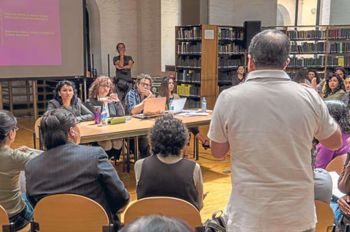 Artistas y gestores culturales manifestaron sus inquietudes frente al nuevo fondo. En la mesa Mayra Est&eacute;vez, Mariana Andrade, Miguel Alvear y Ana Fern&aacute;ndez.