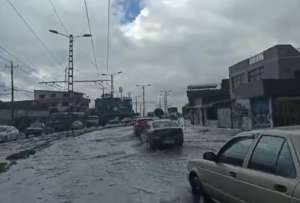 Las lluvias provocaron congestión vehicular y se registró caida de granizo junto con corrientes de agua.  