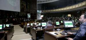 Pabel Mu&ntilde;oz (der.), presidente de la Comisi&oacute;n de R&eacute;gimen Econ&oacute;mico, fue el ponente de ambos debates.