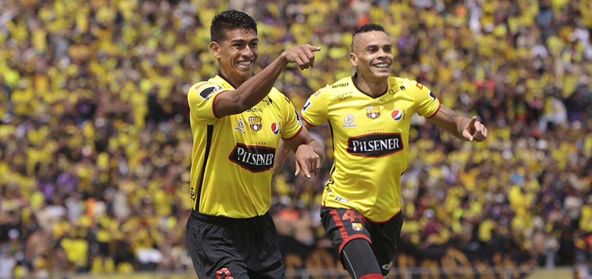 El defensor Xavier Arreaga (izq.) y el delantero Jonathan &Aacute;lvez ser&aacute;n titulares en el duelo de este mediod&iacute;a, ante Macar&aacute;, en el estadio Bellavista.