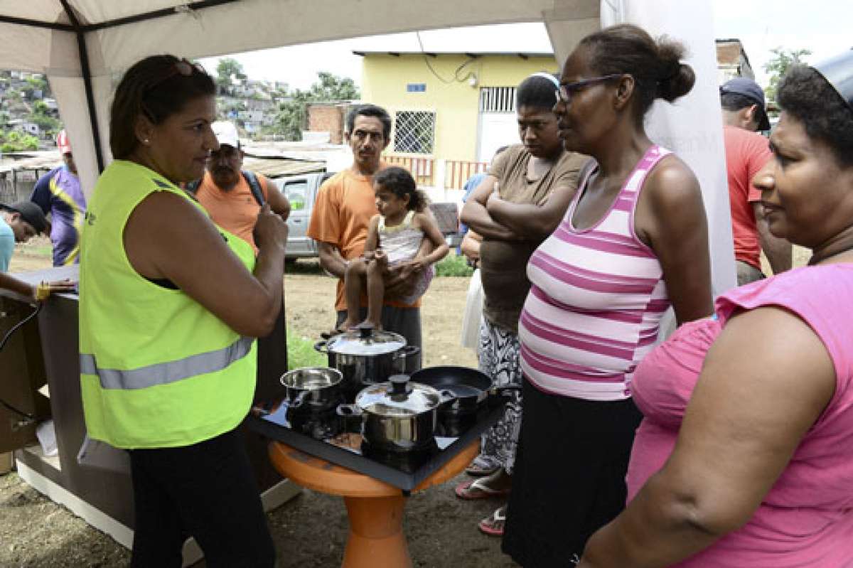 Varias personas se inscribieron durante la socializaci&oacute;n del programa de cocci&oacute;n eficiente. Foto: Alfredo Piedrah&iacute;ta / El Tel&eacute;grafo