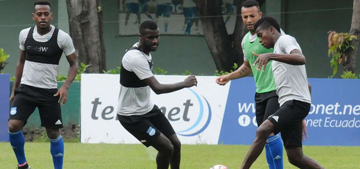 La plantilla &lsquo;millonaria&rsquo; se entren&oacute; en el complejo deportivo Los Samanes antes de viajar a Medell&iacute;n. 