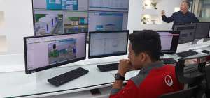 Desde una oficina ubicada en el Centro Empresarial Col&oacute;n, Interagua monitorea el estado de las tuber&iacute;a a trav&eacute;s del sistema smartball.