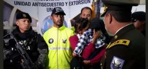 Las autoridades entregaron el menor a su madre.