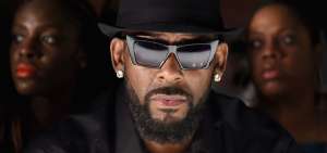 El rapero R. Kelly es acusado de tener mujeres esclavizadas