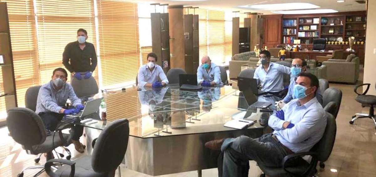 Jaime Estrada se reuni&oacute; en las oficinas de la FEF, el lunes pasado, con Miguel &Aacute;ngel Loor, de la LigaPro. Se trabaja para hallar una salida a la crisis.