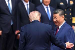 Xi y Trump concluyen en Pek&iacute;n un primer cara a cara de dos horas y cuarto