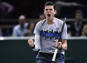 Milos Raonic gan&oacute; por primera vez en su carrera a Roger Federer. Foto: AFP