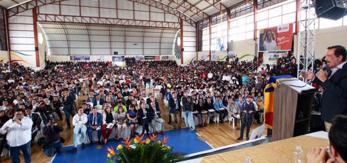 Semanas atr&aacute;s, Jaime Nebot estuvo en Azogues (Ca&ntilde;ar) para participar del inicio del programa de internet y tablets gratuitas, como hizo en Guayaquil.
