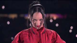 Rihanna brilló en su espectáculo de medio tiempo del Super Bowl