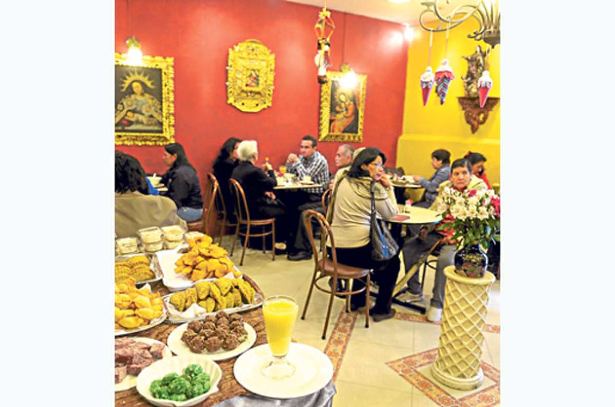 La cafeter&iacute;a Fabiolita, fundada en 1965, es uno de los sitios de comida tradicionales en la Plaza de la Independencia. Foto: &Aacute;lvaro P&eacute;rez/ El Tel&eacute;grafo