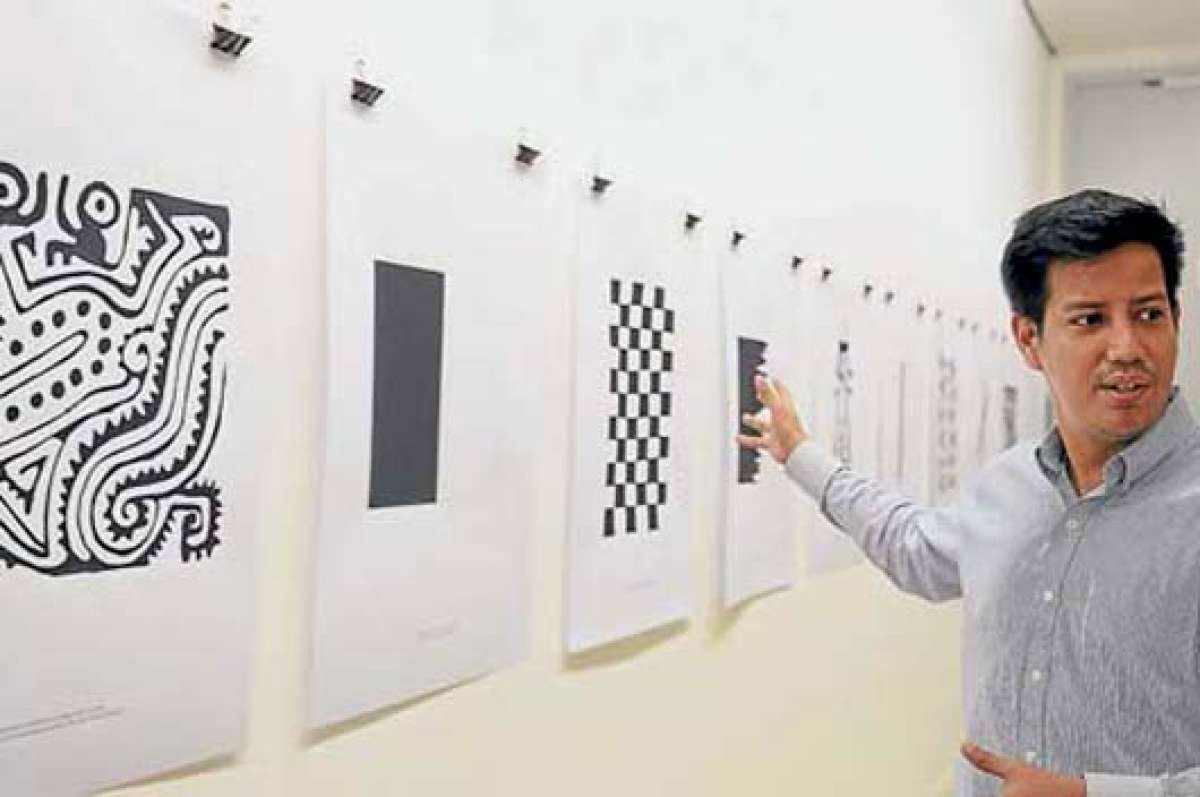 El artista explic&oacute; las similitudes entre los sellos Jama-Coaque y los tipos de composici&oacute;n en el dise&ntilde;o gr&aacute;fico. Foto: Jos&eacute; Mor&aacute;n