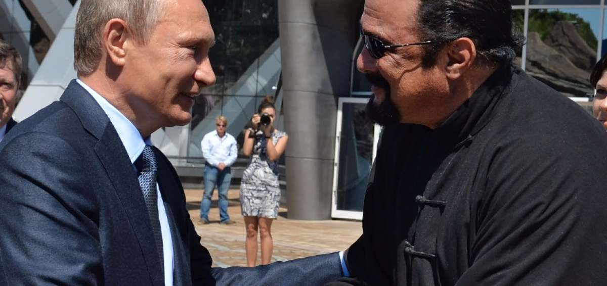 Gran especialista de a&iuml;kido, Steven Seagal se encontr&oacute; en estos &uacute;ltimos a&ntilde;os varias veces con Putin.