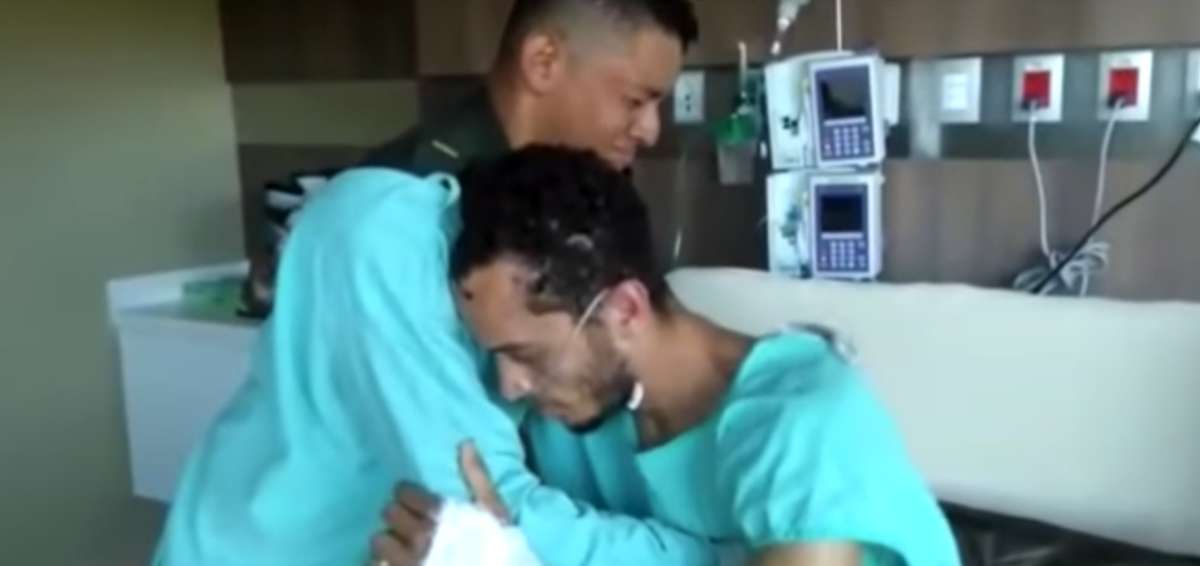 Neto tuvo emotivo encuentro con el polic&iacute;a que lo rescat&oacute;