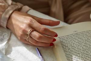 Marie Curie fue la primera mujer en recibir un Premio Nobel y la &uacute;nica en lograrlo en dos disciplinas cient&iacute;ficas.