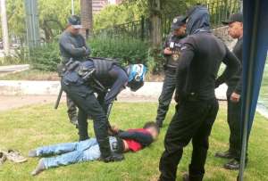 La intervenci&oacute;n se realiz&oacute; en el parque La Carolina tras la alerta de una v&iacute;ctima que denunci&oacute; el robo de dos tel&eacute;fonos m&oacute;viles.