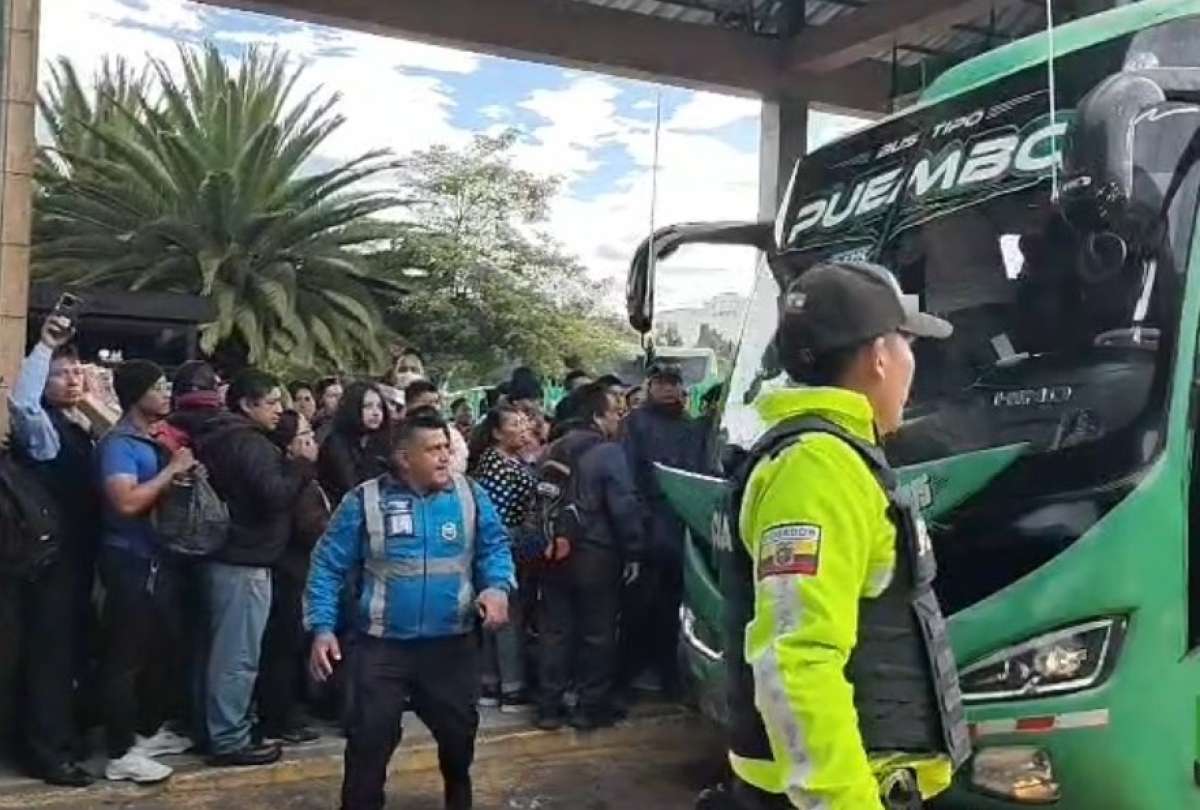 As&iacute; fue la reuni&oacute;n entre los transportistas y las autoridades de Quito para finalizar la paralizaci&oacute;n del servicio. 