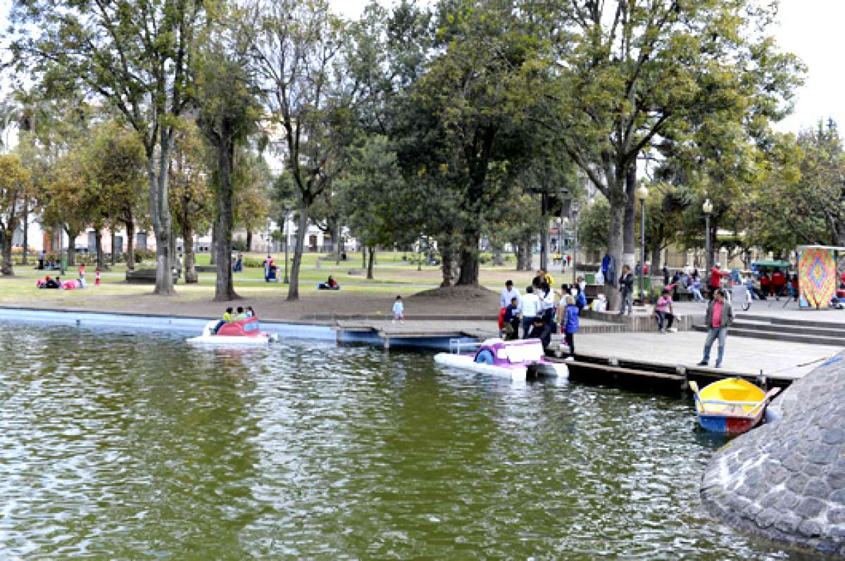 Los botes de remo, &iacute;conos de La Alameda (Galer&iacute;a)