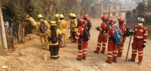 M&aacute;s de 100 personas tratan de sofocar el incendio forestal que comenz&oacute; el viernes anterior en el cant&oacute;n Quilanga, provincia de Loja.  