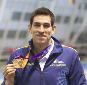 Esteban Enderica gan&oacute; oro en los 1.500 metros libre y plata en los 800 metros en la misma modalidad. Foto: Ministerio del Deporte