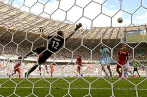 Messi desactiva el front&oacute;n iran&iacute; con un golazo    
