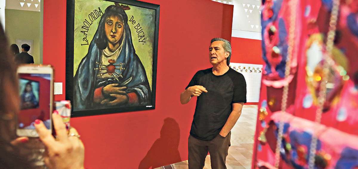 La obra de Hern&aacute;n Z&uacute;&ntilde;iga dedicada a Bobbit fue censurada en 1994, cuando gan&oacute; una menci&oacute;n el Sal&oacute;n de Julio. Marco Alvarado (foto) en una visita guiada por la muestra Contaminados.