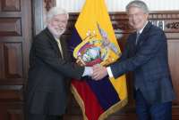 Christopher Dodd (izq.), Asesor Especial para las Américas de Joe Biden, sostuvo una reunión con el presidente Guillermo Lasso. 