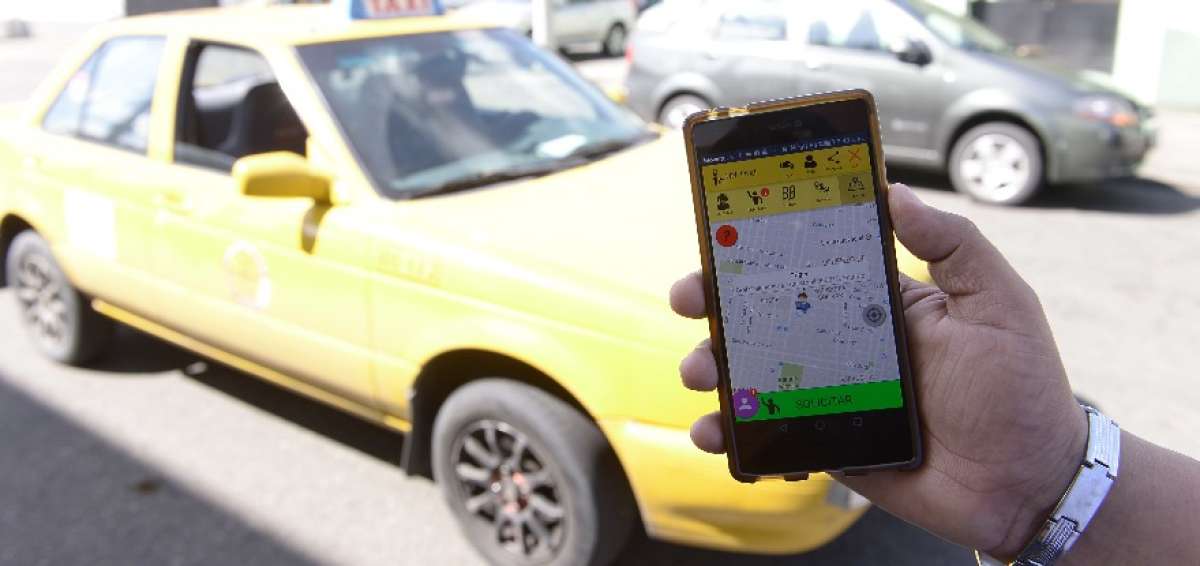 La aplicaci&oacute;n, disponible en Google Play, tiene integrado un sistema de radio para contactar con el chofer.