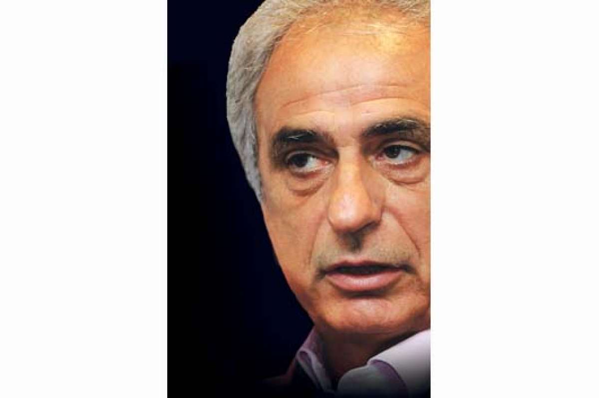 Vahid Halilhodzic traslad&oacute; su estilo estoico a Argelia 