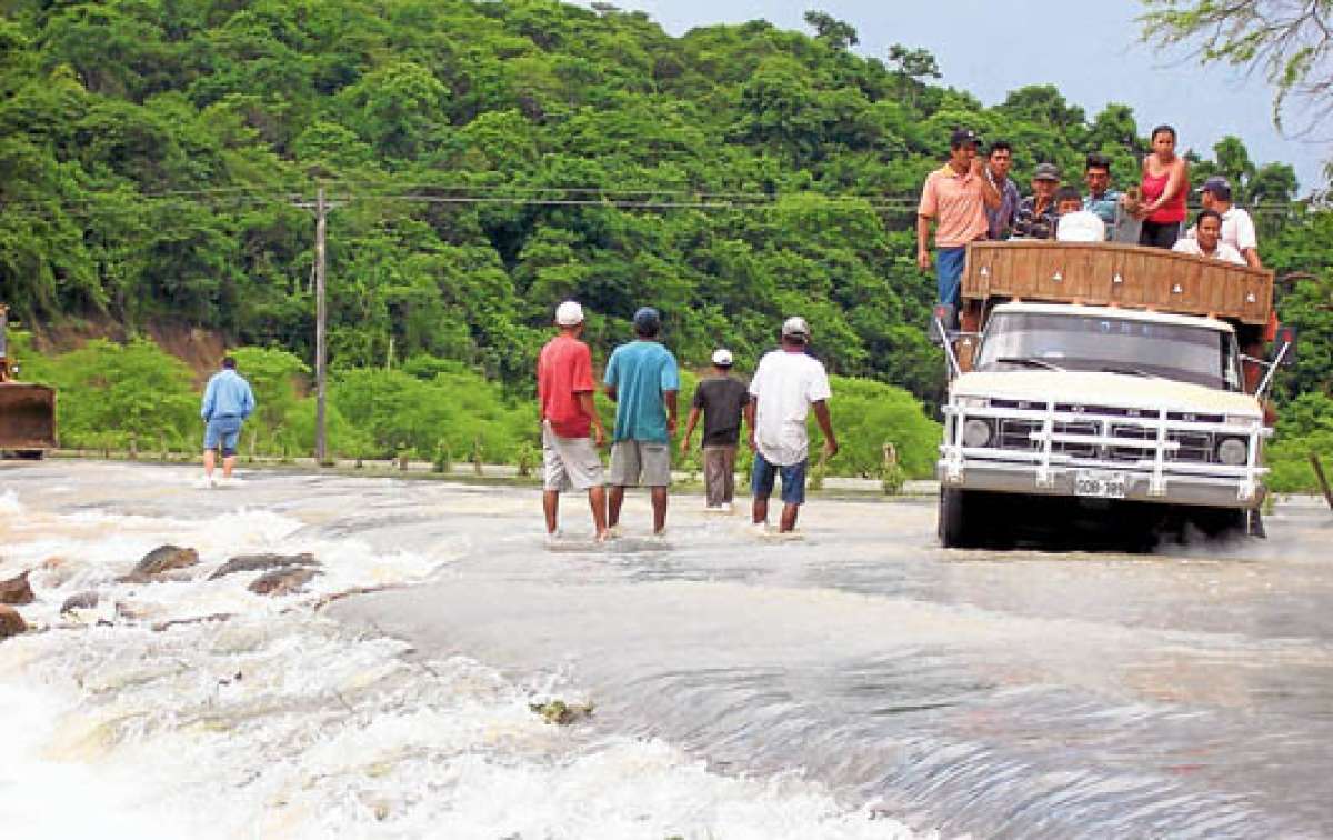 Las fuertes lluvias en los &uacute;ltimos d&iacute;as provocaron que los r&iacute;os se salgan de sus cauces. La Secretar&iacute;a de Gesti&oacute;n de Riesgos est&aacute; en alerta. Foto: Archivo.