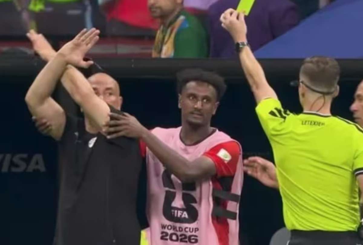 Formar una X durante un partido de f&uacute;tbol significa que se detect&oacute; un acto de racismo o discriminaci&oacute;n. 