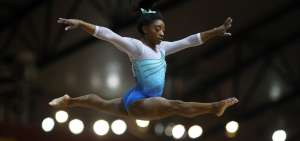 Biles brilla de nuevo