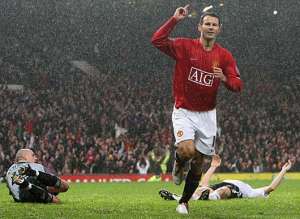 Giggs y un grupo de exjugadores del United compran el regional Salford