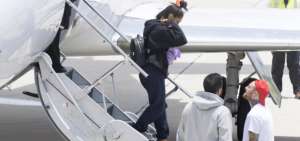 Ariana Grande regresa a EE.UU. tras atentado