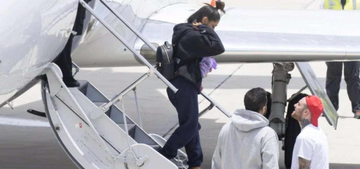 Ariana Grande regresa a EE.UU. tras atentado