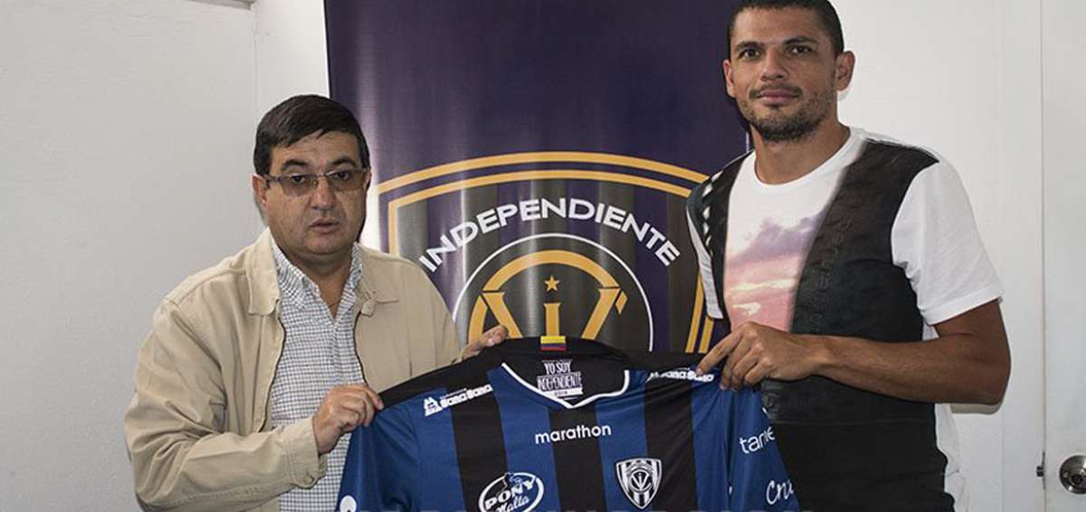 Juan Pablo Segovia firm&oacute; contrato con IDV