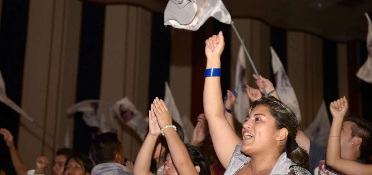 Los l&iacute;deres estudiantiles de 15 provincias del pa&iacute;s, en el auditorio del Teatro Fedenador de Guayaquil, presentaron el nuevo Frente de Becarios.