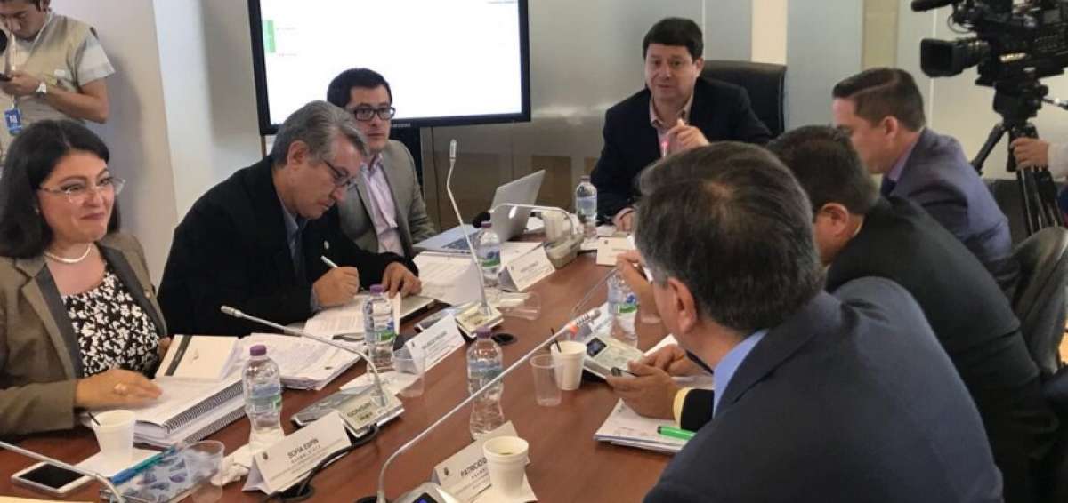 Comisi&oacute;n aprob&oacute; el informe para primer debate de ley econ&oacute;mica urgente