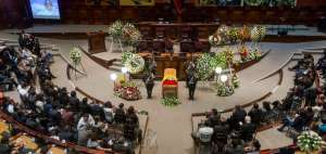 En el sal&oacute;n del pleno de la Asamblea Nacional se instal&oacute; una capilla ardiente. 
