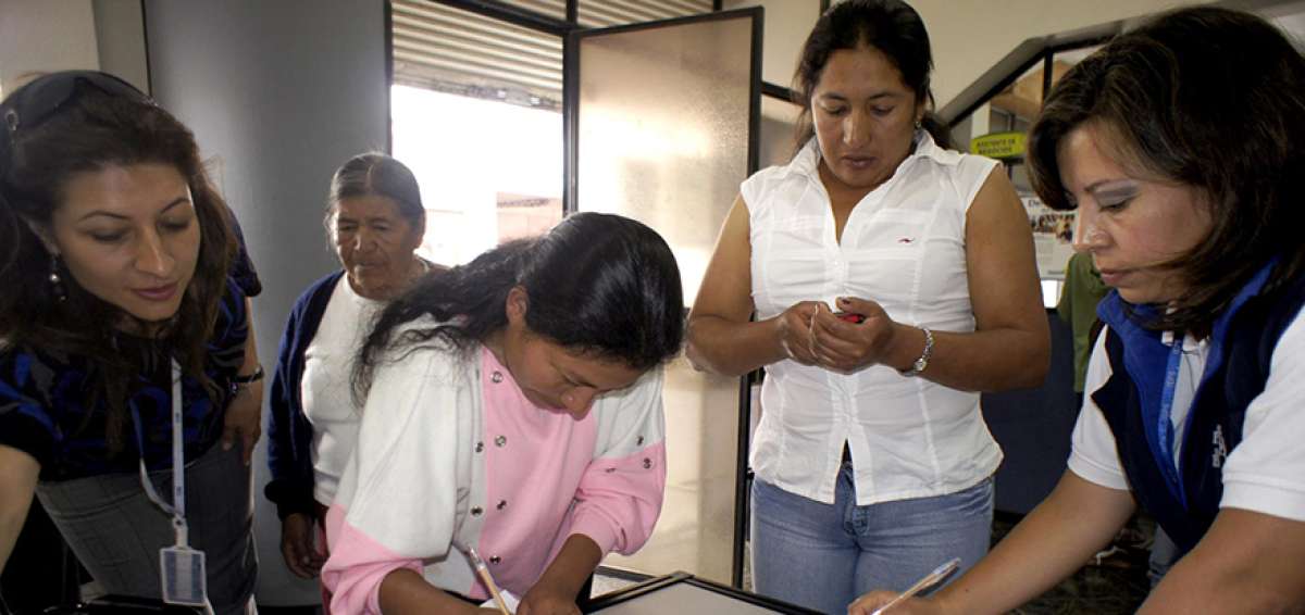 423.000 personas en el pa&iacute;s obtienen el Bono de Desarrollo Humano (BDH). Guayas, Los R&iacute;os y Esmeraldas concentran m&aacute;s favorecidos. 